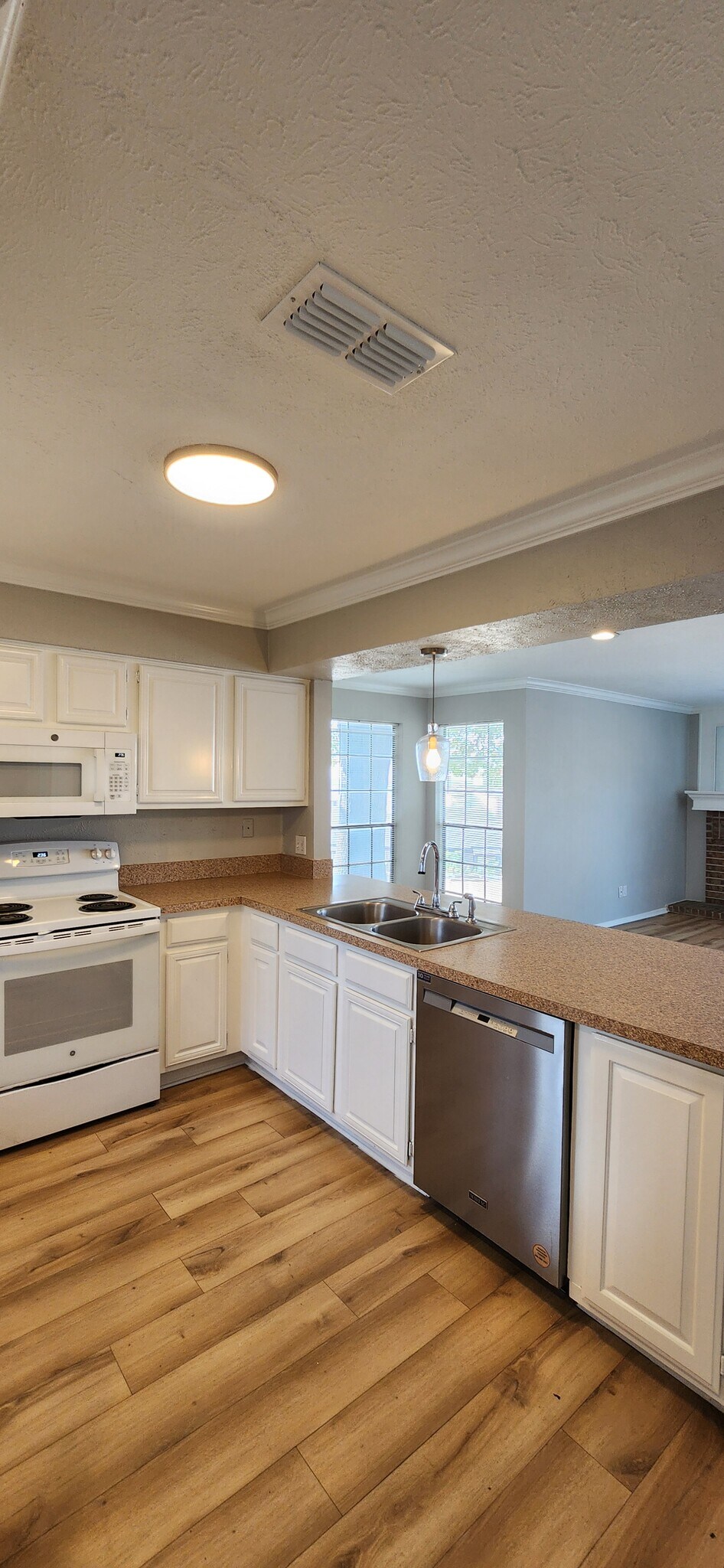 Building Photo - 103 Henry M Chandler Dr