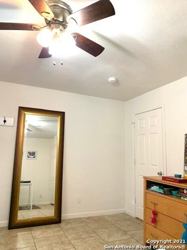 Building Photo - 1511 W Ashby Pl