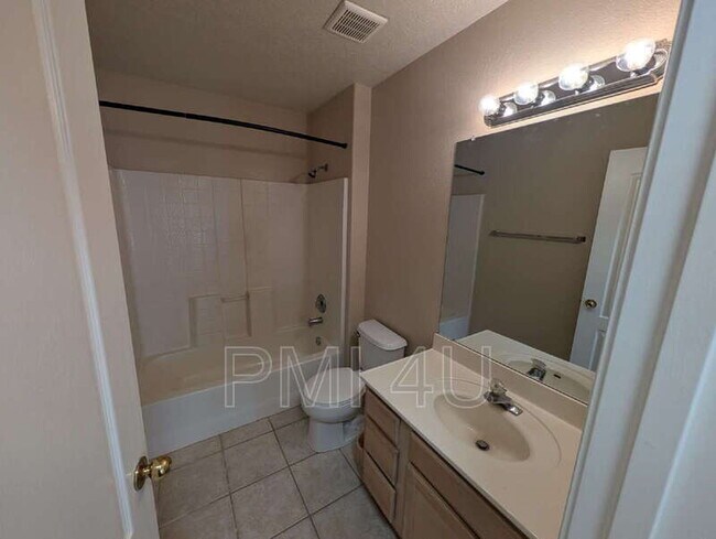 Building Photo - 9800 Kokopelli Dr NW