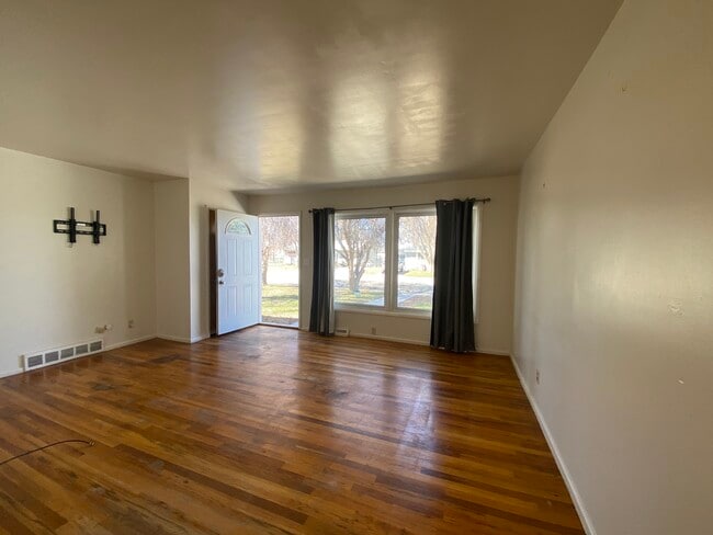 Building Photo - 989 Hobson St