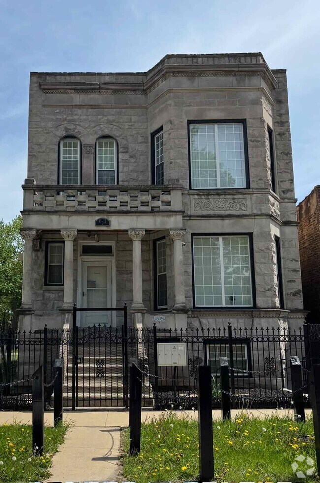 Building Photo - 803 S Karlov Ave