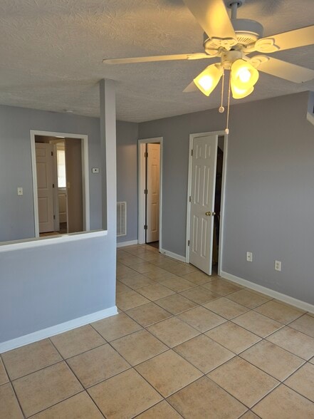 Building Photo - 79 Point Place Dr