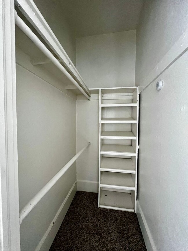 Building Photo - Non refundable and security deposit total:...