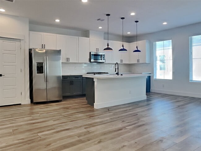 Building Photo - 2056 Johanna Dr