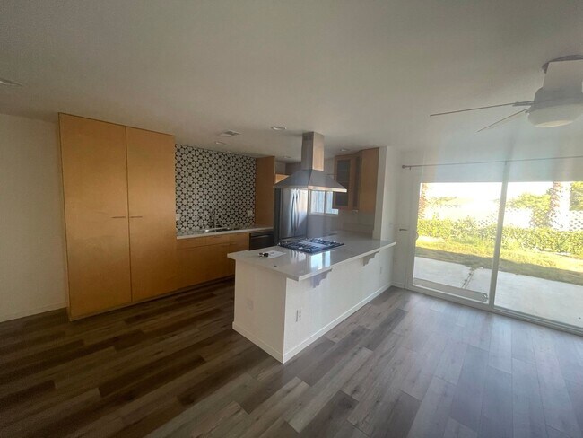 Building Photo - Carr Dr