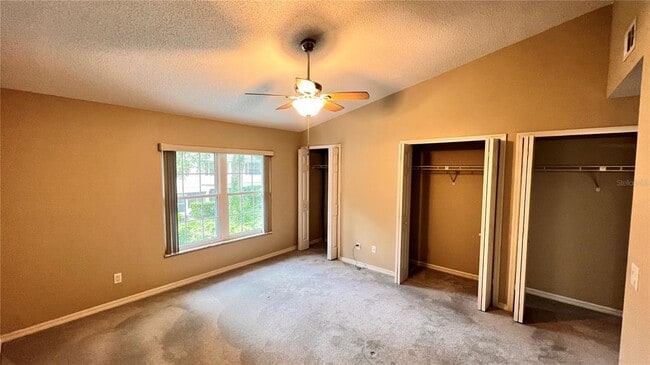 Building Photo - 5167 Lazy Oaks Dr