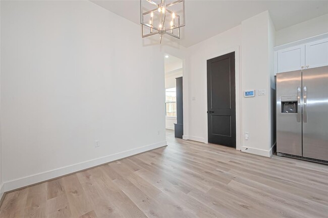 Building Photo - 7918 Parnell St