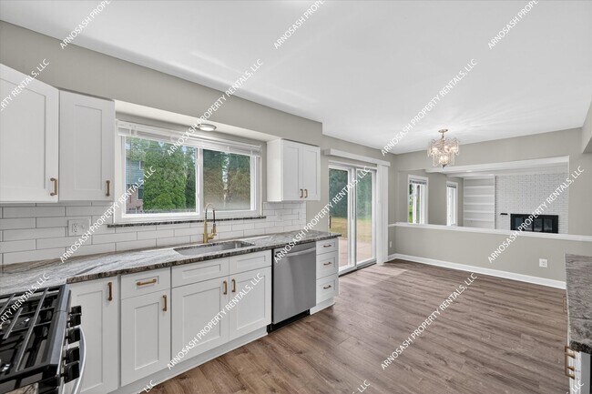 Building Photo - Rare Rental Opportunity in Southfield — Fully Renovated 4-Bedroom Brick Colonial!