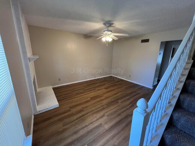 Building Photo - 5911 Shadydell Dr