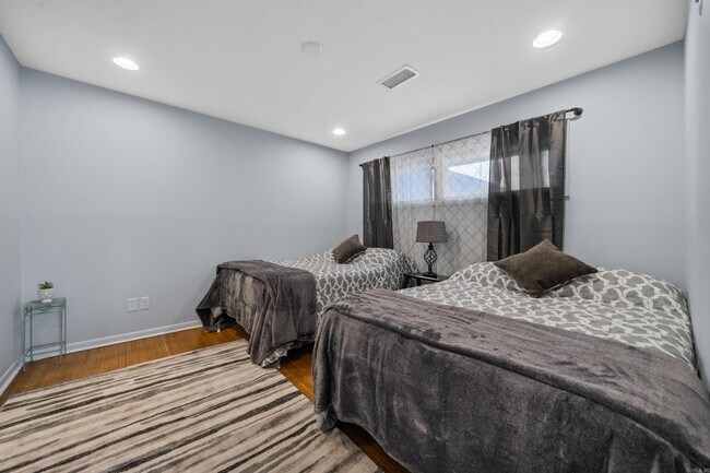 Building Photo - 100 Bayou Point