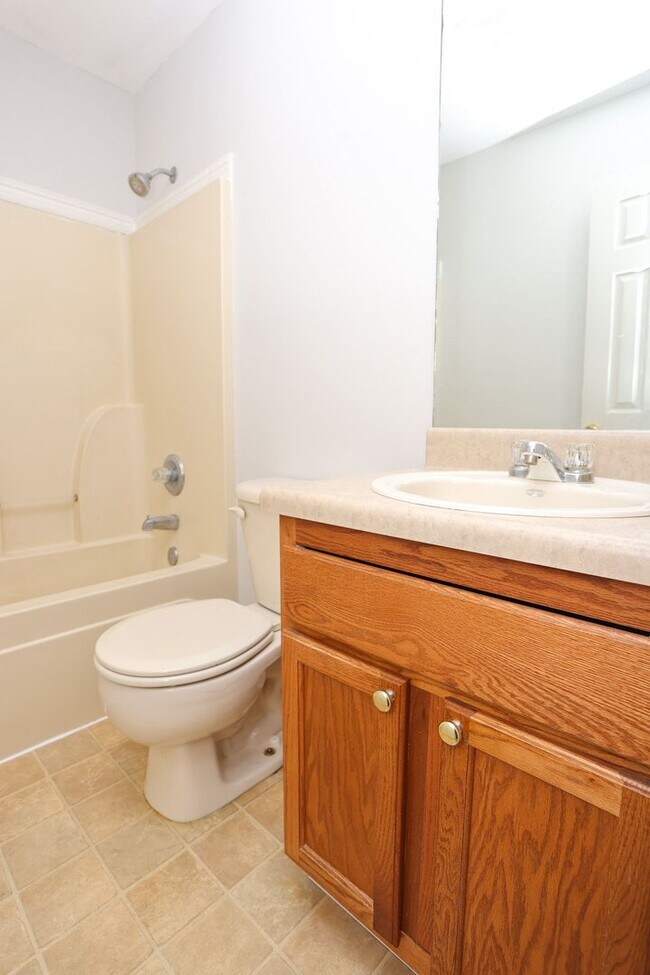 Building Photo - 1123 Bullrun Dr