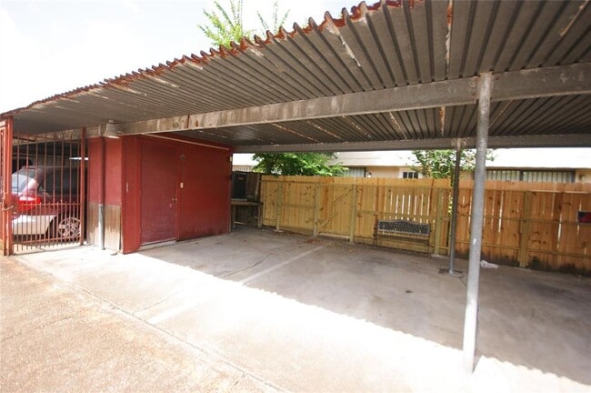 Building Photo - 7925 Grove Ridge Dr