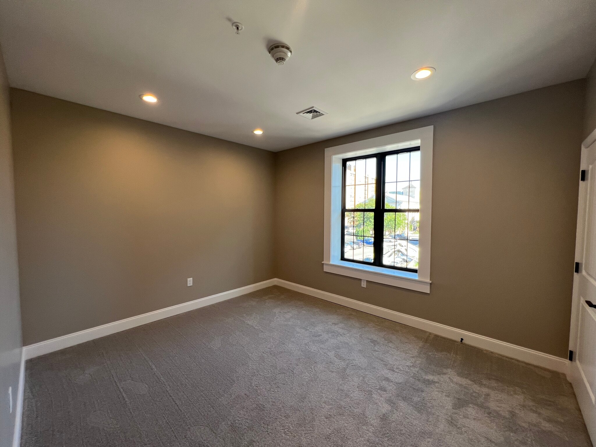 Building Photo - 116 S Main St