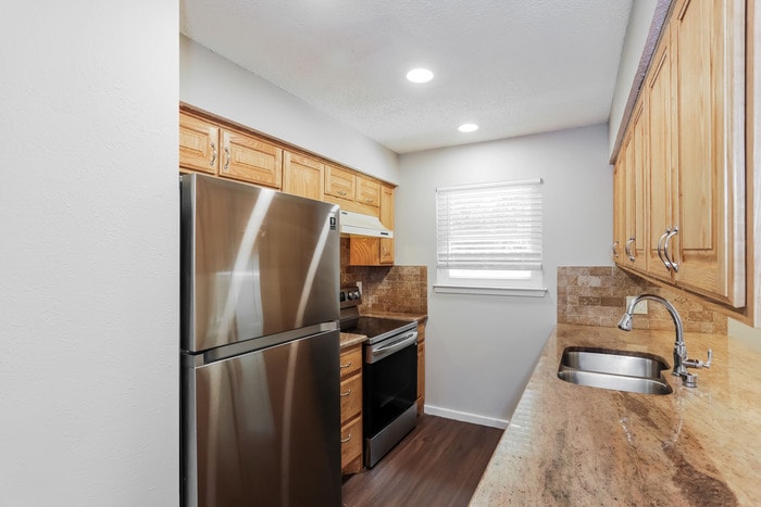 Building Photo - 441 NW Jayellen Ave