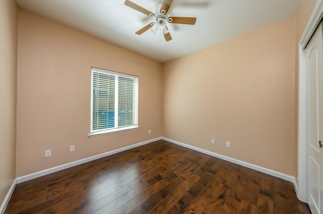 Building Photo - 5857 W Millbrae Ave