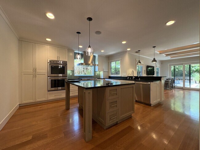 Building Photo - Spacious 5BR/3.5BA Palo Alto Home with Gourmet Kitchen & Large Backyard
