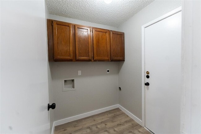 Building Photo - 4714 Glenvillage St