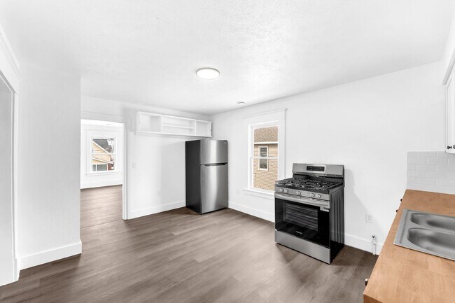 Building Photo - 1754 Godfrey Ave SW