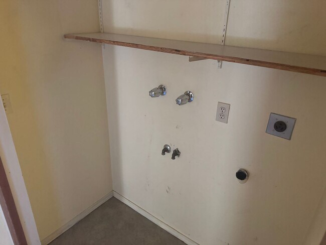 Building Photo - Harlow Neighborhood Duplex