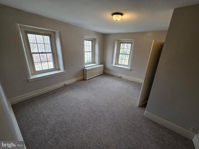 Building Photo - 2022 E Main St