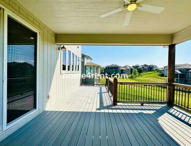 Building Photo - Exceptional Olathe Home in the Cedar Creek Subdivision w/ Wood Floors and a Finished Basment!