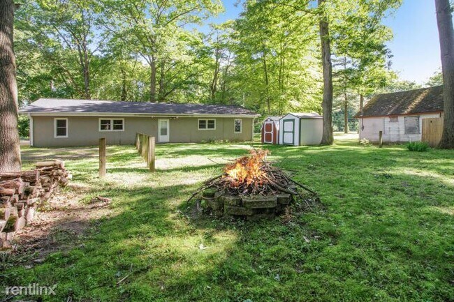 Building Photo - 2 br, 1 bath Duplex - 4214 Branch Ave