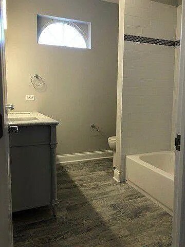 Building Photo - 725 Warner Ave