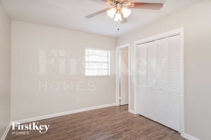 Building Photo - 4931 Cresthill Dr