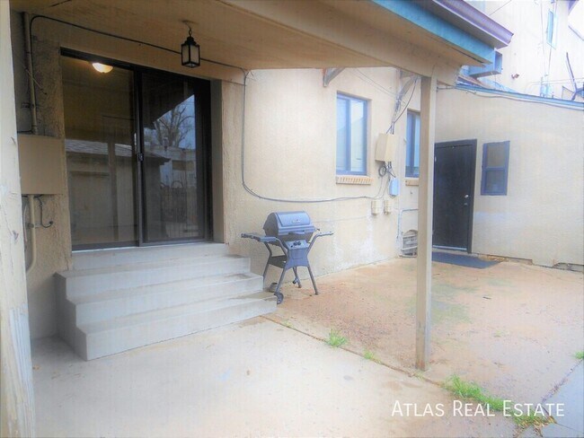 Building Photo - 1523 W 34th Ave