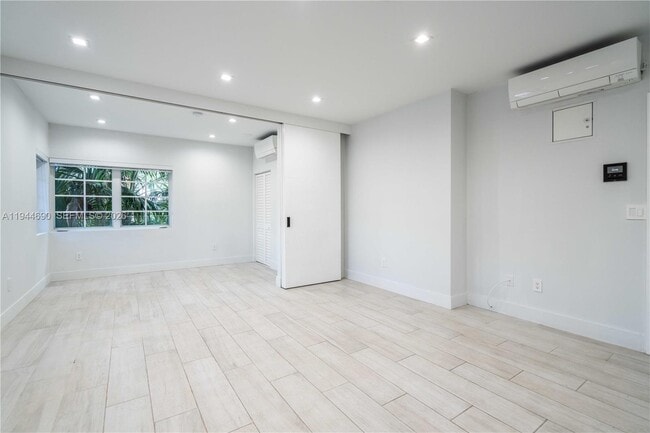 Building Photo - 960 Jefferson Ave