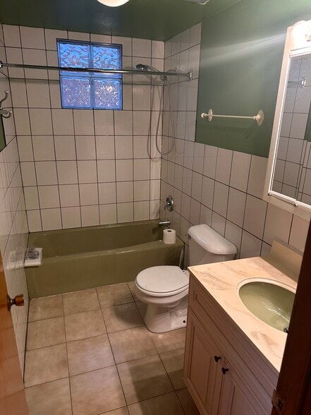 Building Photo - 5642 W Newport Ave