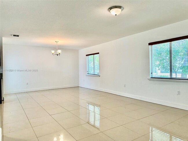 Building Photo - 513 NW 77th St