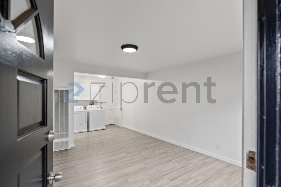 Building Photo - Unit A