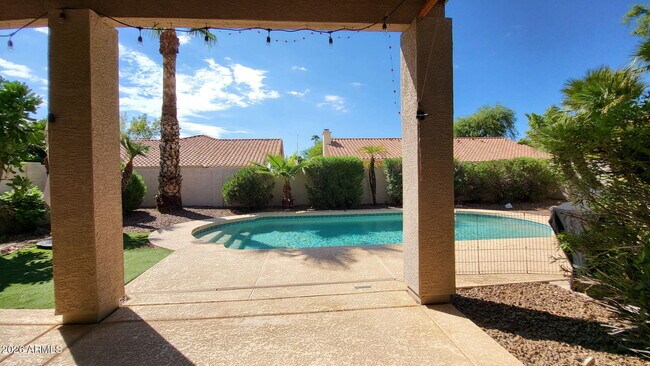 Building Photo - 453 W Larona Ln