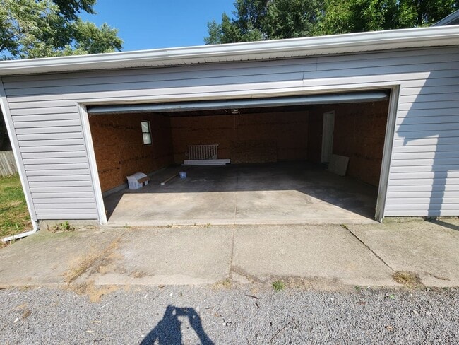 Building Photo - “Shawnee Home” Fully Remodeled - 2Bed/1Bat...