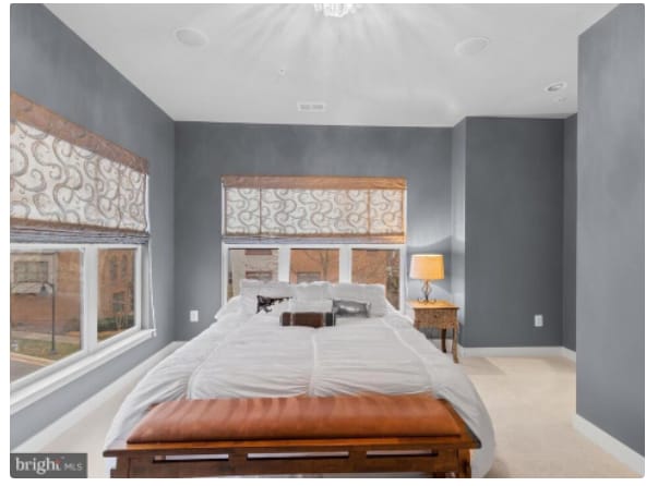 Building Photo - 5815 Lustine St