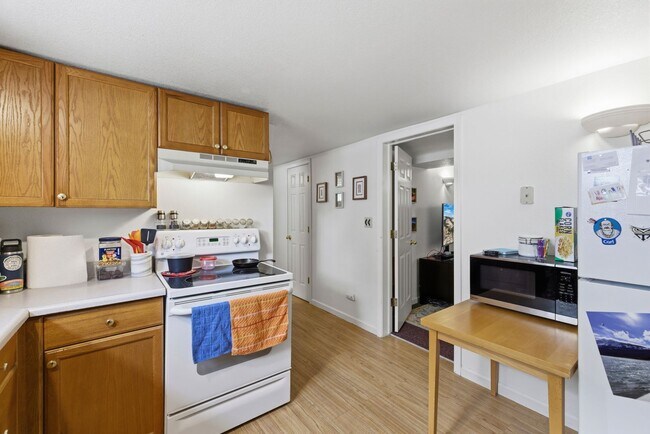 Building Photo - Cozy 1-Bed 1-Bath Basement Apartment blocks from CSU!