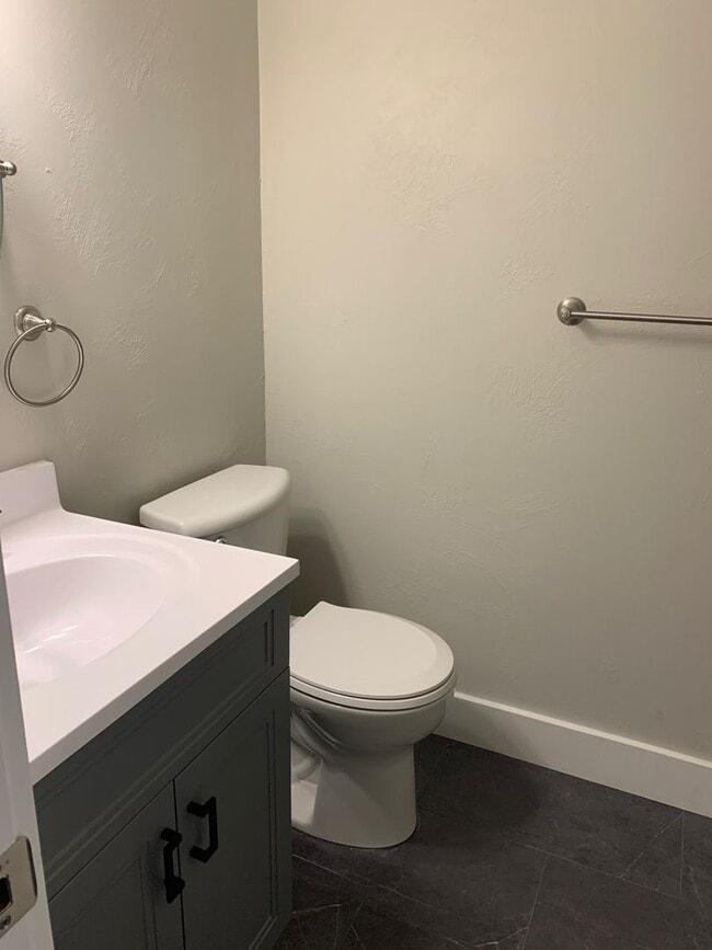 Building Photo - Beautiful 4 Bedroom 3 Bathroom Home in Wes...