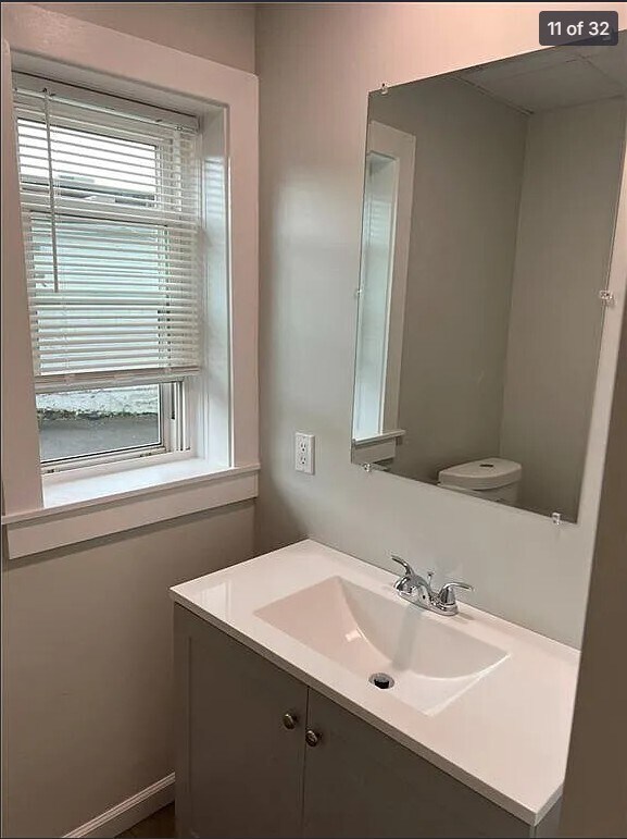 Building Photo - 1129 Main St