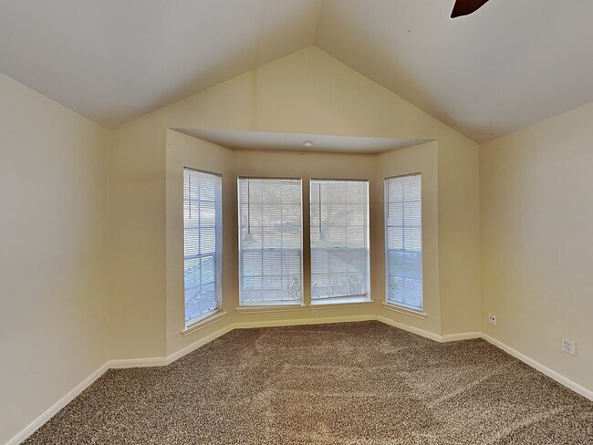 Building Photo - 19607 Lake Hollow Ln