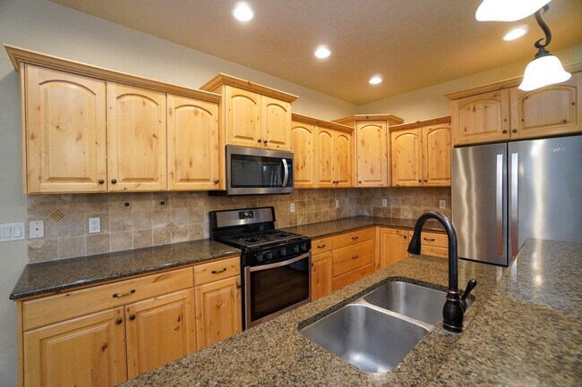 Building Photo - 2319 E Challis St