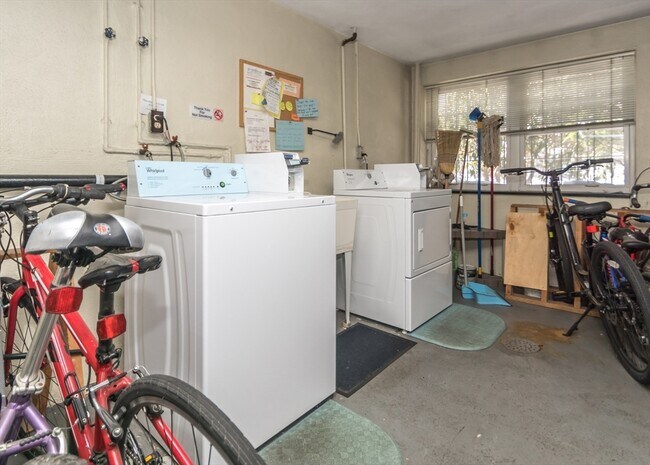 Building Photo - 99 Pleasant St