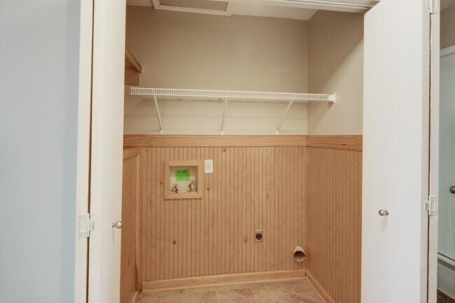 Building Photo - 1843 Fernspring Cove