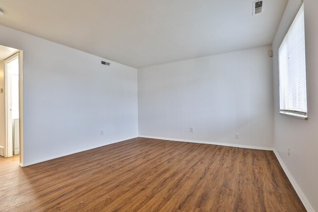 Building Photo - 1556 Meredith Dr