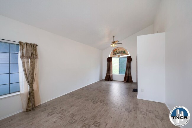 Building Photo - Stunning 4 BD | 3 Bath