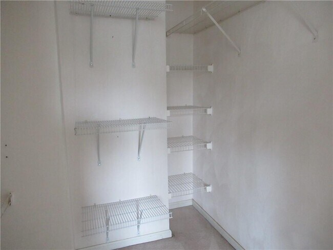 Building Photo - 40 Waterview Dr