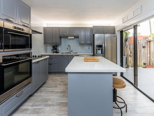 Kitchen - 9956 NW 6th Plz