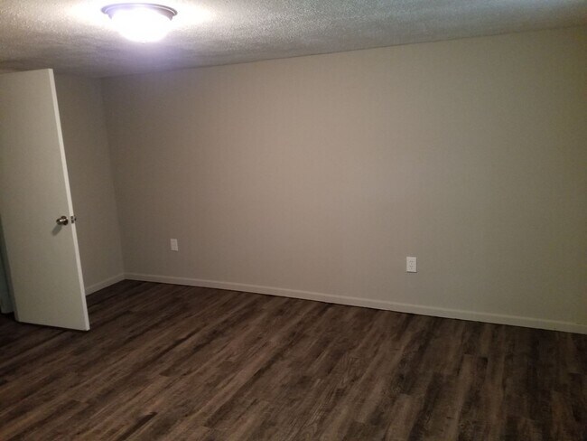 Building Photo - AVAILABLE NOW! Liberty Home 3 Bed 2 Bath 2...