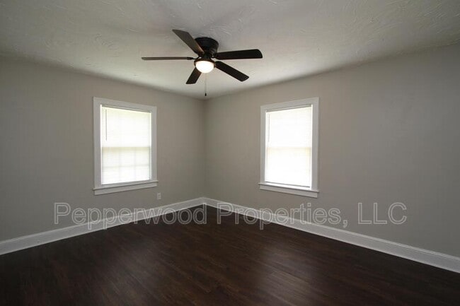 Building Photo - 228 S Hampton Dr