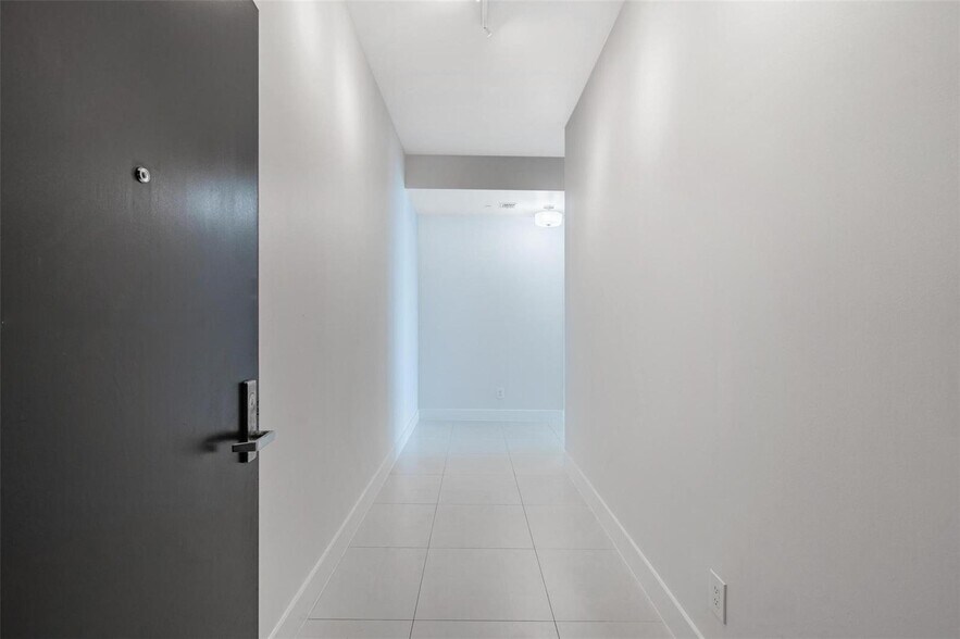 Building Photo - 888 Biscayne Blvd